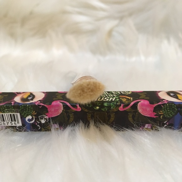 Teeez Beautiful Eyes Flat Stiff Eyeshadow Brush - Picture 5 of 7